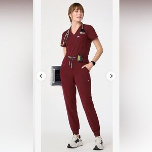 Figs Women's Burgundy scrub set Sm/Med